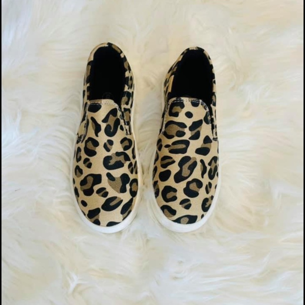 Adorable leopard shoes
